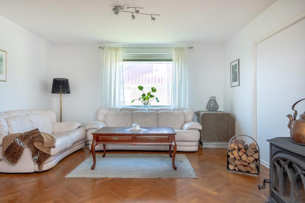 White & Bright Room In A Shared Apartment غوتنبرغ المظهر الخارجي الصورة